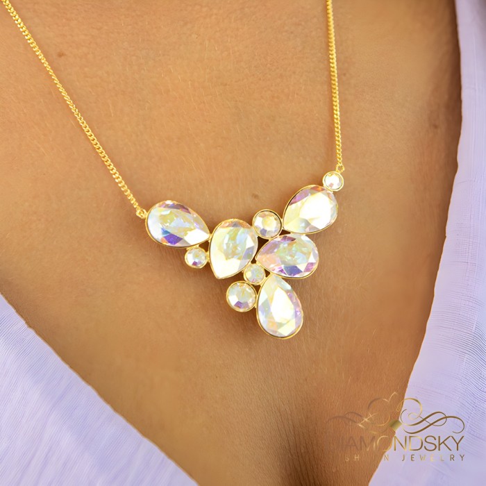 Pendant “Fillory Magic (Aurora Borealis)” created with Preciosa® crystals