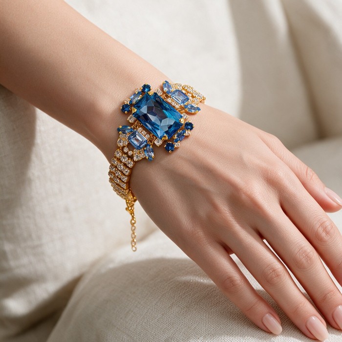 Apyrankė „Aurora (Aquamarine / Light Sapphire Shimmer / Light Sapphire / Reinvented Cool Blue)“ su Swarovski® kristalais