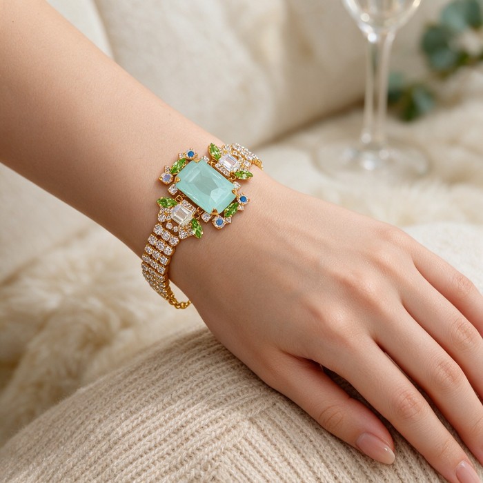 Apyrankė „Aurora (Soft Mint Ignite / Moonlight / Reinvented Peridot / Aurora Boreale)“ su Swarovski® kristalais